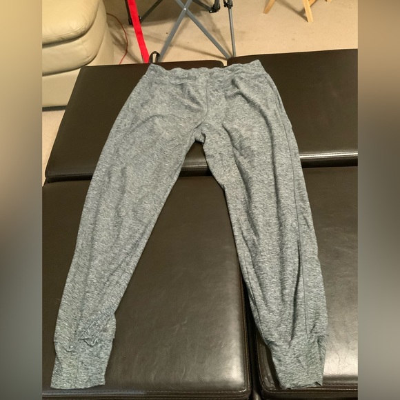 Bundle Variety 6 Pairs of Women Joggers. Size Medium - Picture 6 of 11